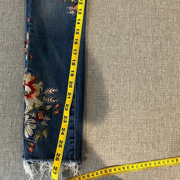 Blank NYC Blue Floral Embroidered Cropped Jeans - Picture 16 of 16